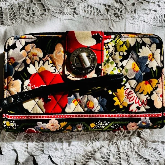 Vera Bradley Multicolor Floral Quilted Wristlet Wallet - Picture 9 of 9